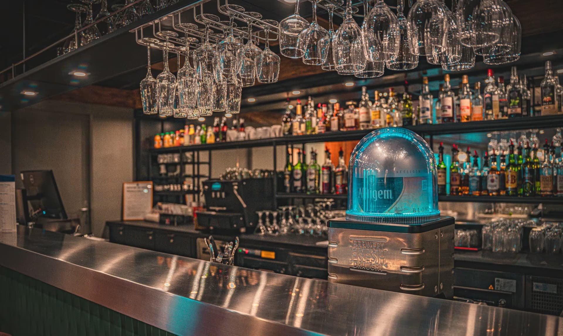 Espace séminaire et restauration hôtelière nettoyé après événement